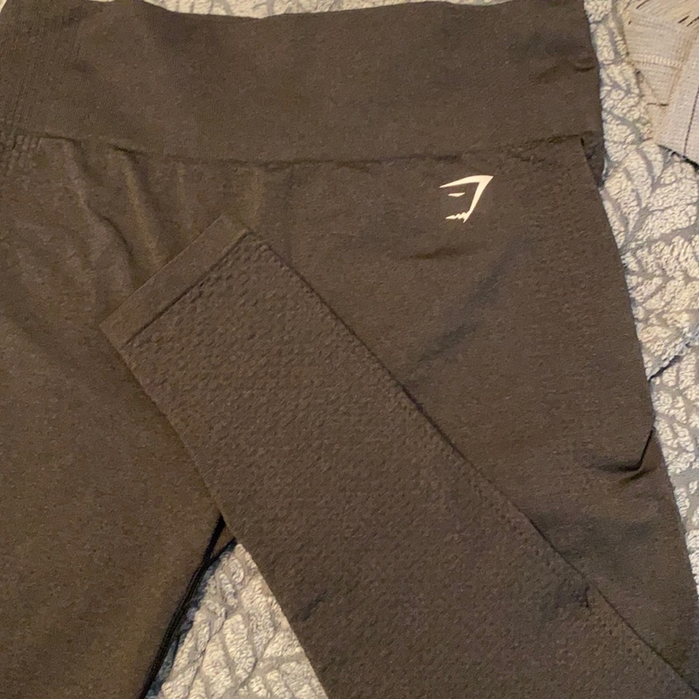 Gym shark leggings